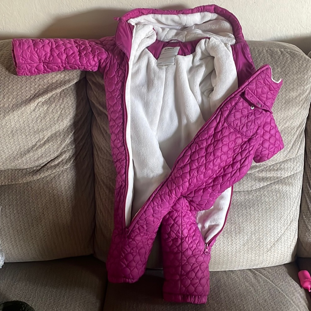 KANZ TODDLERS SIZE 2Y snow outfit like new small stain in front